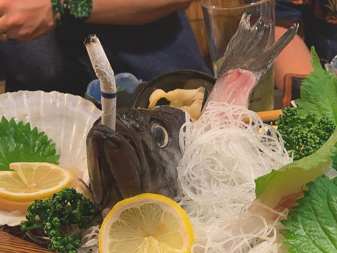 Metisさんのインスタグラム写真 - (MetisInstagram)「北海道の伊達市。この日の夜も大盛り上がりなライブ！ 打上げでこんな豪華な刺し盛りが🚤🐠🐠🐠頑張ってよかった。 美味しかったなぁ。 最後魚がタバコくわえて帰ってきた！笑笑  Metis  #Metis #officeonelove #伊達 #北海道 #ごちそうさまでした#美味しかった#CRAY_G」5月29日 16時41分 - metis_0328