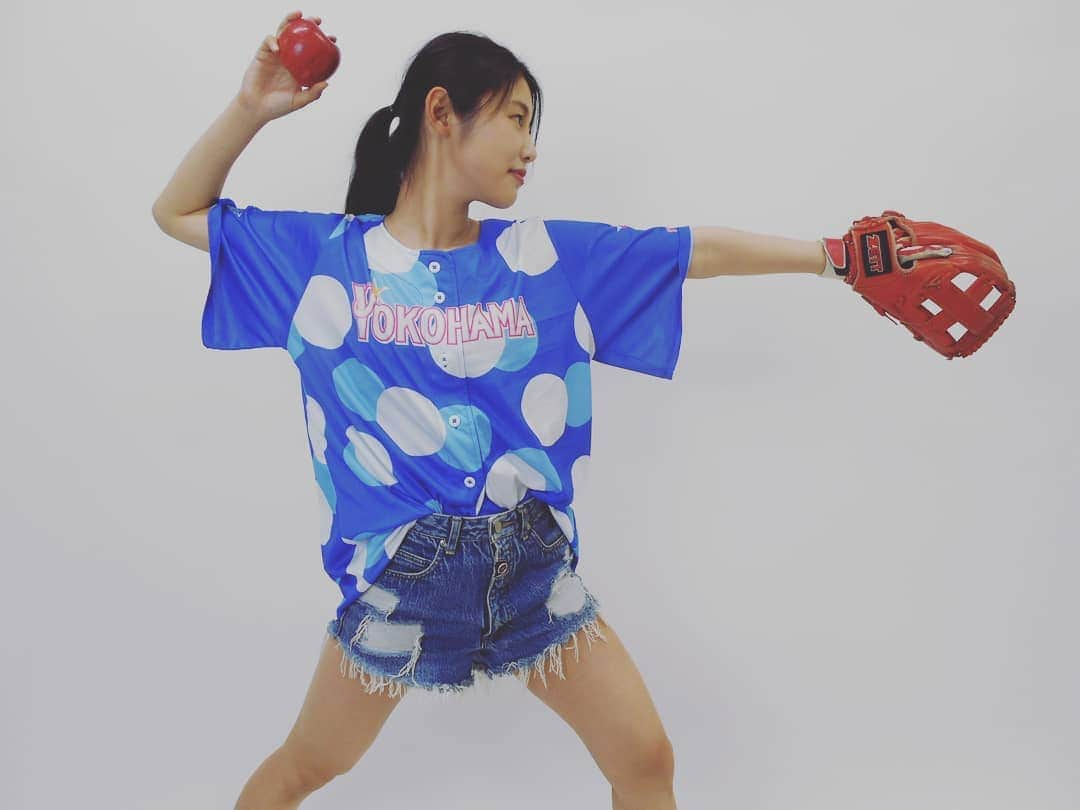 杉原枝利香さんのインスタグラム写真 - (杉原枝利香Instagram)「やっぱストレートどーん！！てキメたい\( •̀ω•́ )/⚾✨ #撮影会 #モデル #model #actress #rq #evaracing #レースクイーン #picture #camera #衣装 #portrait #japan #baseball #baystars #横浜ベイスターズ #野球女子 . . このユニフォーム可愛いでしょ♡見にいったときハマスタで配ってた〜🙌☆ . . #りンご #杉原枝利香 #シードル  #cidre #hardcider #シードルアンバサダー #乾杯 #cheers #りんご #林檎 #🍎」5月29日 16時59分 - erikasugihara