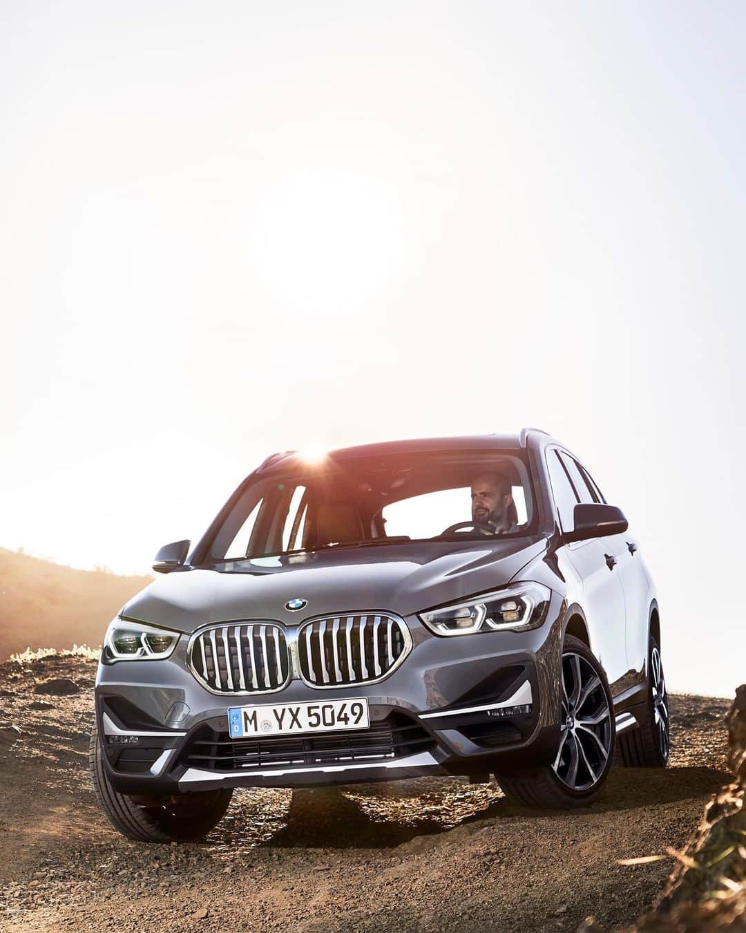 BMWのインスタグラム：「Bold and expressive in all ways. The new BMW X1.  #BMW #X1」