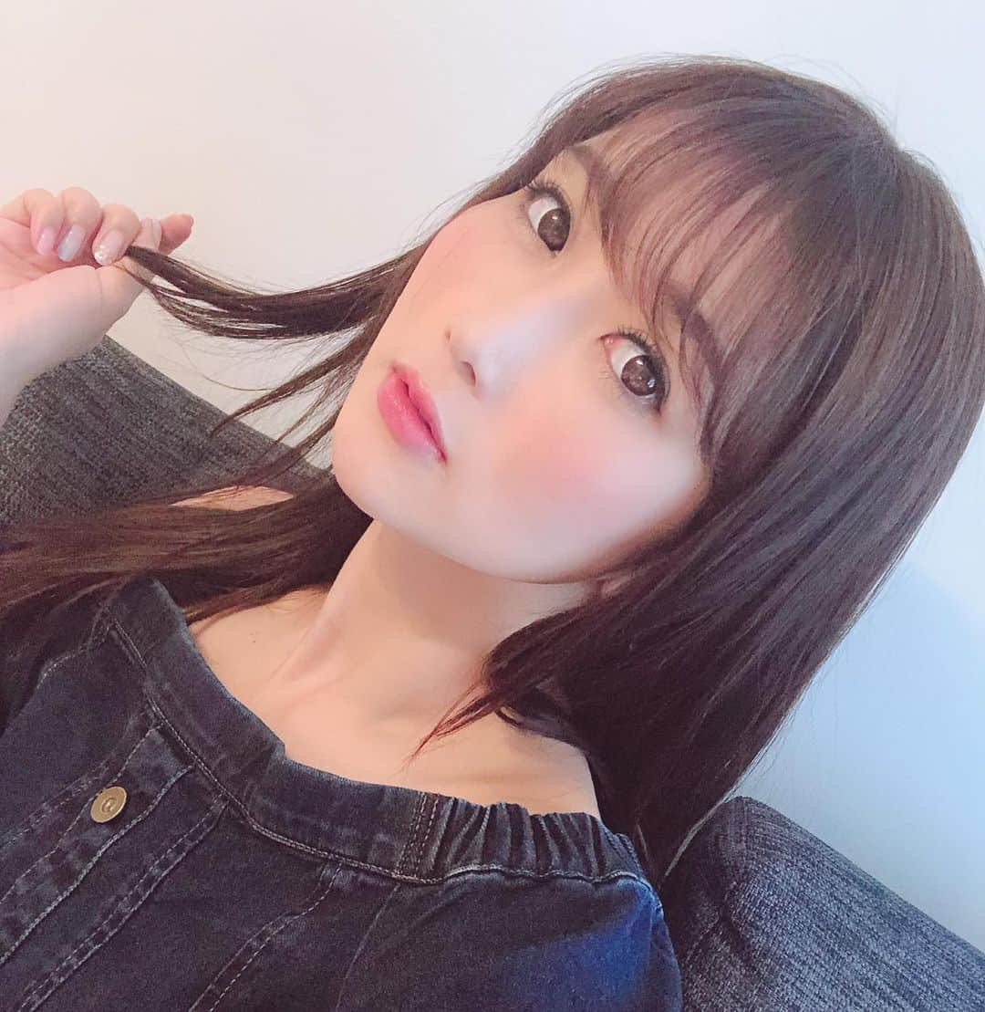 大槻ひびきさんのインスタグラム写真 - (大槻ひびきInstagram)「今週も行ってきました🌟 B/CARATさんの美顔鍼😊 私前まで鍼が苦手だったけど B/CARATさんで苦手克服できたー！ 効果がすぐわかるから今では毎週通ってる👍 痩せた？とか顔スッキリしたねと 周りから言われるようになってきたから嬉しい🌸 院長先生ありがとうございました😊 院長指名の方は院長に直接DM、 スタッフさん希望の方は治療院に℡してみてくださいね🌟 私のインスタ見たって伝えると話がスムーズに進むみたいだよ☺️ #杉崎先生 #きゅきゅっと美容鍼 #BCARAT式美容鍼 #BCARATbykoritorinic #BCARAT #Beauty #Body #Balance #笹塚 #笹塚美容鍼 #美容鍼 #美顔鍼 #駅近 #駅から徒歩すぐ  #痛くない美容鍼 #小顔 #リフトアップ」5月29日 17時04分 - yanhibi0221