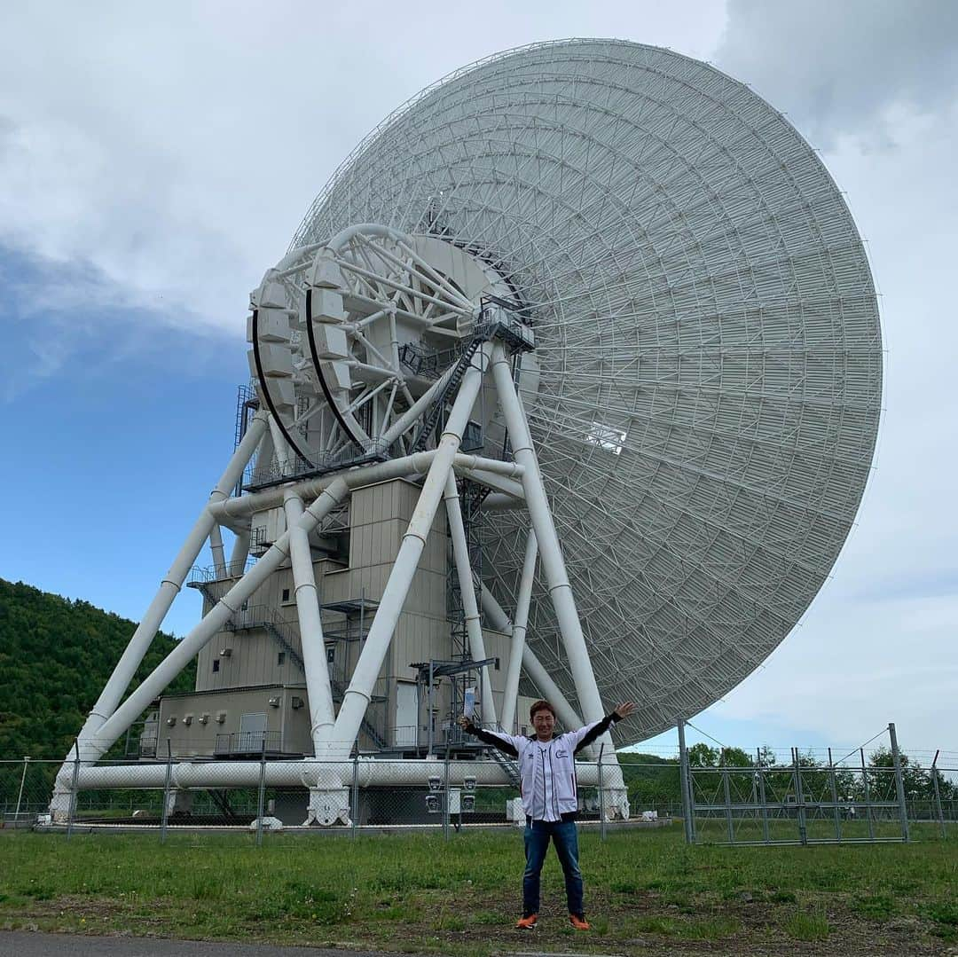 なべやかんさんのインスタグラム写真 - (なべやかんInstagram)「‪JAXA臼田宇宙空間観測所‬ ‪直径64メートルのアンテナ、かっこいい！‬ ‪伊福部マーチが頭の中で流れていた。‬ ‪はやぶさ2の成功を祈っております。‬ #jaxa #臼田宇宙空間観測所 #アンテナ #佐久ケーブルテレビ #はやぶさ2」5月29日 17時04分 - yakan_nabe