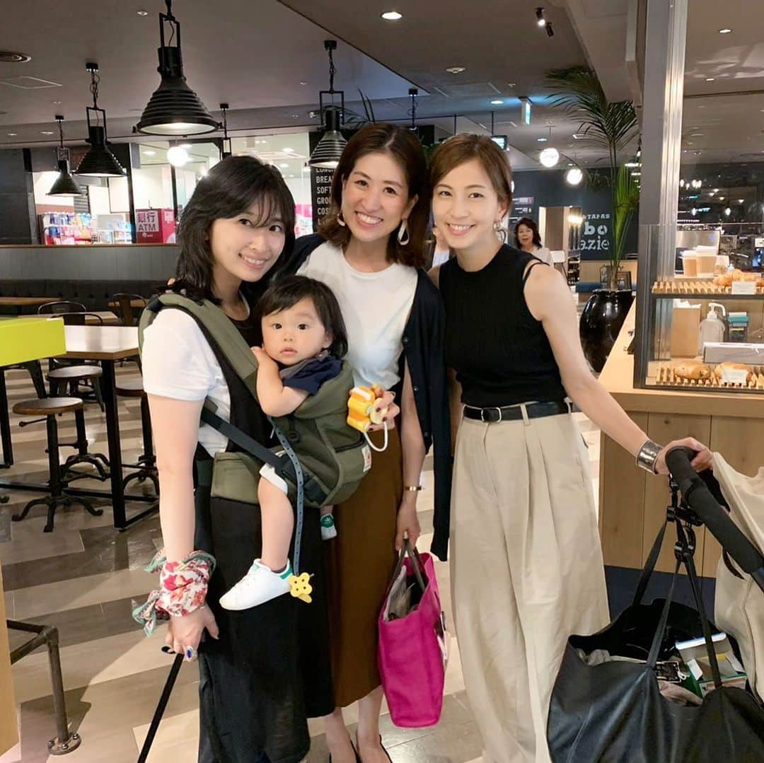 安田美沙子さんのインスタグラム写真 - (安田美沙子Instagram)「品川駅近くでランチ❤️ こどもが遊ぶスペースもあって、ゆったり。。。出来ると思いきや、逃亡しまくりな息子。笑 落ち着いてお話し出来なかったけど、会いたかった皆んなに会えて幸せでした❤️ . . 子連れで行ける場所、オススメあれば教えてくださいなぁ💕 . . 今日のo.aはこちら。  5/29(水) テレビ東京「ソレダメ！」 18:55〜21:00  #instagood #lunch #ほんとはもう1人 #撮れば良かったね  #また遊ぼう #sumitan #品川」5月29日 17時13分 - yasuda_misako