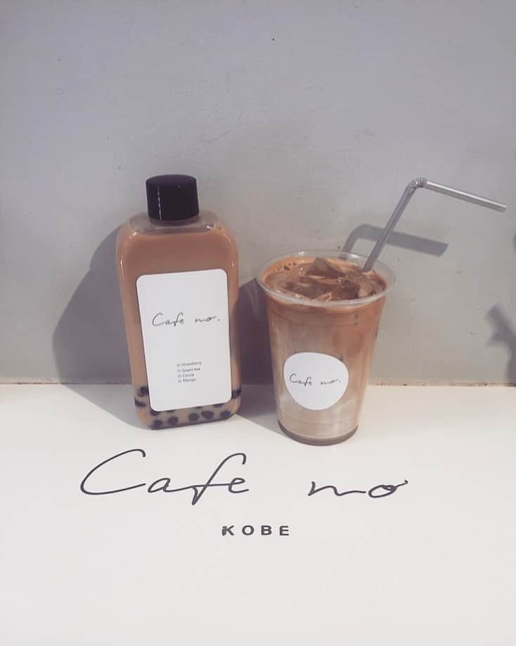 のインスタグラム：「可愛いボトルが話題のお店#cafeno . コーヒー大好きな友達曰く、ここのコーヒーはめっちゃ美味しい！らしいです. 私はミルクティー+タピオカがお気に入り☺︎. . , ,  #カフェ #カフェ好き #神戸カフェ #元町カフェ #カフェ好きな人と繋がりたい #cafe #coffeetime」