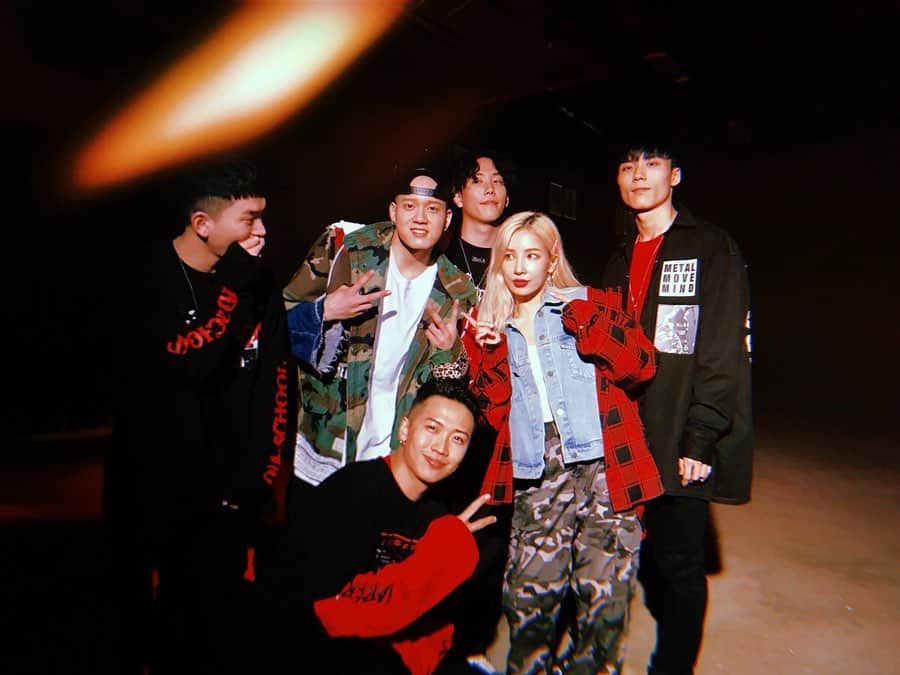 プニエル のインスタグラム：「D-1 ! S/o to everyone that helped out with the video! 영상 도와주신 모든분들 감사합니다~  Song Produced By/노래 작곡가: @therealkairos  Shot By/촬영: Cube Video Production Team  Choreo/안무: @buckeyhan @reckless.rkls  Dancers/댄서분들: Tagged in the pictures 사진 속의 태그 돼있습니다  Stylist/스타일리스트: @kxxdonghyun  Hair/Makeup: @mizangwonbytaehyun」