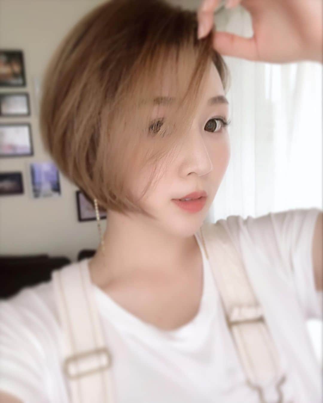 shihoのインスタグラム：「3年ぶりに💜💜💜💜 . . . #shorthair #前回は結婚式終わった後にバッサリ💕 #今回は出産おえてバッサリ💕」