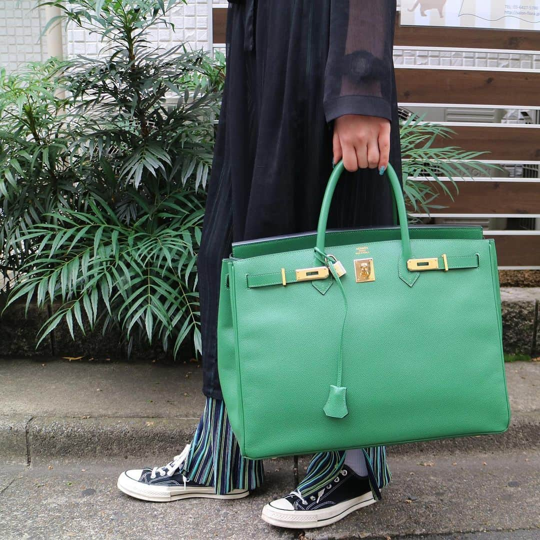 Vintage Brand Boutique AMOREさんのインスタグラム写真 - (Vintage Brand Boutique AMOREInstagram)「Hermes Birkin 40 in Epsom leather.  #birkin40 #バーキン40  Free Shipping Worldwide✈️ DM for more information ≫ ≫ ≫✉️ info@amorevintagetokyo.com  #ヴィンテージ #エルメス  #ヴィンテージエルメス #ヴィンテージブランドブティック #アモーレ #アモーレトーキョー #表参道 #青山 #東京 #hermes #vintage #vintageHermes #hermesvintage#amoretokyo #amorevintage #vintageshop」5月29日 17時47分 - amore_tokyo