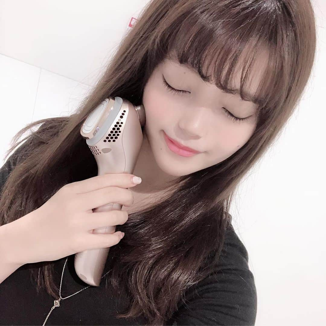 山田あかりさんのインスタグラム写真 - (山田あかりInstagram)「パナソニックさんの﻿ 美顔器 イオンエフェクター レクチャー会に参加してきたよ❤﻿ ﻿ ﻿ レクチャー会では、実際に使ってみてパックの上から出来ることを知っていつものお手入れにすこしプラスするだけで美肌になれるのが感動した.｡ﾟ+.(･∀･)ﾟ+﻿ ﻿ モードは5つあって、﻿ ﻿ 余分な汚れをとってくれる﻿ ✨スキンクリアモード﻿ ﻿ ﻿ 高分子の浸透を高めたい時に﻿ ✨プレケアモード﻿ ﻿ 化粧品のビタミンCを角質層まで届けてくれる﻿ ✨ブライトニングモード﻿ ﻿ 引き締めてくれる﻿ ✨クールモード﻿ ﻿ があるよ✩.*˚﻿ ﻿ スキンクリアモードで小鼻をクルクルするとツルツルになるの(๑o̴̶̷᷄﹏o̴̶̷̥᷅๑)﻿ ﻿ 小鼻の悩みってなかなかつきないから、家でもそろそろザラザラしてきたなーっておもったら使うようにしてるよ☺️﻿ ﻿ あとは、普段お風呂上がりにルルパックしてるんだけど、パックしながらプレケアモード→ブライトニングモード→クールモードでお手入れするとお肌がもちもちになって次の日化粧ノリが全然ちがうからぜひ使ってみて欲しい！❤﻿ ﻿ パナソニック様のプロモーションに参加中だよ(*ˊ˘ˋ*)｡♪:*°﻿ ﻿ #パナソニック #美顔器 #美肌 #panasonic #美肌 #美容好きな人と繋がりたい #美容マニア #角質層 #小鼻 #肌のお手入れ #お肌 #お肌ケア #肌ケア #赤ちゃん肌 #ツルツル肌 #ツルツル #イオンエフェクター #もちもち肌 #ザラザラ肌 #ばいばい  #美肌になりたい #美肌ケア #美肌レシピ #美肌になりたい #いいね返しは絶対 #いいねした人で気になった人フォロー #いいね返し」5月29日 17時49分 - akari030201