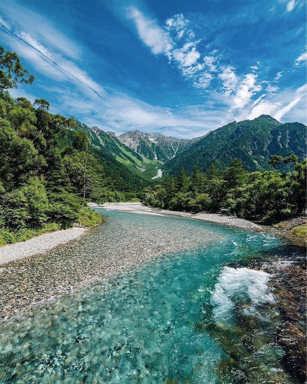 ?長野県 観光 公式インスタグラム さんのインスタグラム写真 - (?長野県 観光 公式インスタグラム Instagram)「//﻿ Photo by @hiro__landscape﻿ ﻿ The View from Kappa Bridge—One of Kamikochi’s Popular Vistas﻿ (Matusmoto City)﻿ ﻿ The Kappa Bridge, made popular by the novel “Kappa,” is a symbol of Kamikochi.﻿ ﻿ The view from the bridge is one of Kamikochi’s most popular vistas, featuring the grand Hotaka mountains and clear waters of the Azusa River.﻿ ﻿ There’s nothing quite as refreshing as enjoying the fresh, mountain air and soothing sounds of the river flowing below.﻿ architecture.﻿ ﻿ ============﻿ ﻿ 上高地の人気スポット﻿ 「河童橋からの眺め」﻿ ＠松本市﻿ ﻿ 小説『河童』で名高い﻿ 上高地のシンボル「河童橋」﻿ ﻿ 透明度の高い澄んだ梓川と﻿ 雄大な穂高連峰を眺望できる﻿ 上高地の人気スポットです✨﻿ ﻿ 澄んだ空気と川のせせらぎの音は﻿ 自然が創り出す最高の癒し空間です🍃﻿ ﻿ ＿＿＿＿＿＿＿＿＿ ﻿ ﻿ 🍃インスタアワード作品募集中🍃﻿ 応募期間4/25～6/16﻿ 詳しくはプロフィールのリンクからご覧ください﻿ ﻿ @nagano_japan をフォローして﻿ 応募期間(4/25～6/16)内に ﻿ 長野県内で撮った写真には﻿ #長野のいいところ﻿ 花フェスタ会場で撮った写真には﻿ #信州花フェスタ2019﻿ を付けて投稿するだけ✨﻿ ﻿ ＿＿＿＿＿＿＿＿＿ ﻿ ﻿ Location / Matsumoto City, Nagano, Japan ﻿ ﻿ #長野のいいところ #河童橋 #松本市 #山の信州﻿ ﻿」5月29日 17時52分 - nagano_japan