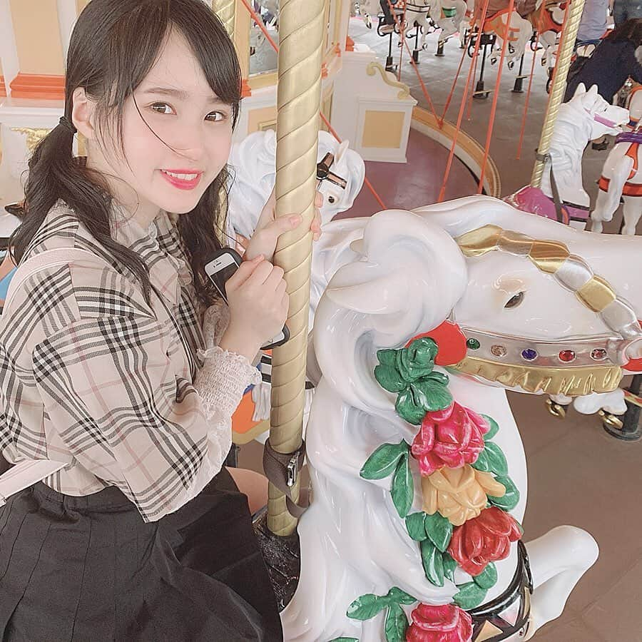 前田彩佳さんのインスタグラム写真 - (前田彩佳Instagram)「メリーゴランド🦄 ﻿ ＊＊＊＊＊＊＊＊＊＊﻿ ﻿ あやかちゃんは昨日どこに行ってきたでしょうか？？﻿ ﻿ ＊＊＊＊＊＊＊＊＊＊﻿ ﻿ メリーゴーランド数年ぶりに乗りました〜﻿ 一緒に乗ってる気分じゃない？？﻿ ﻿ ＊＊＊＊＊＊＊＊＊＊﻿ ﻿ #メリーゴーランド #彼女とデートなうに使っていいよ」5月29日 18時03分 - _ayaka1218