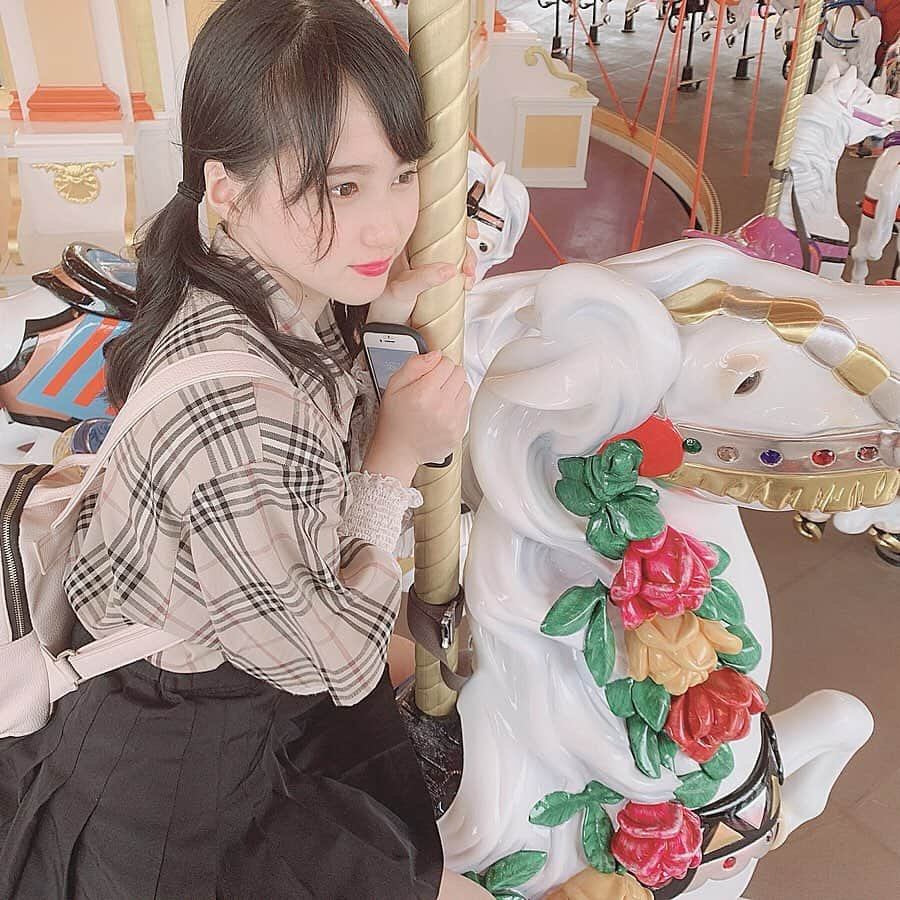 前田彩佳さんのインスタグラム写真 - (前田彩佳Instagram)「メリーゴランド🦄 ﻿ ＊＊＊＊＊＊＊＊＊＊﻿ ﻿ あやかちゃんは昨日どこに行ってきたでしょうか？？﻿ ﻿ ＊＊＊＊＊＊＊＊＊＊﻿ ﻿ メリーゴーランド数年ぶりに乗りました〜﻿ 一緒に乗ってる気分じゃない？？﻿ ﻿ ＊＊＊＊＊＊＊＊＊＊﻿ ﻿ #メリーゴーランド #彼女とデートなうに使っていいよ」5月29日 18時03分 - _ayaka1218