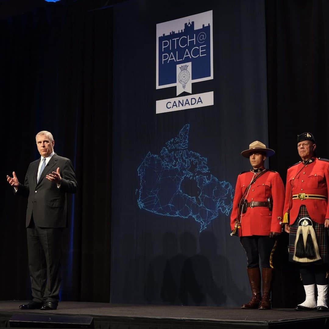 ロイヤル・ファミリーさんのインスタグラム写真 - (ロイヤル・ファミリーInstagram)「On the final day of @hrhthedukeofyork’s #RoyalVisitCanada, HRH officially opened @montcrestschool’s new building in Toronto. The new building includes an art room, science lab, music room and classrooms for all grades.  At @ryerson_u, The Duke met student entrepreuneurs using the university’s experiential learning lab to develop new products. Later, HRH met businesses based at the university’s start-up incubator, @ryerondmz. In the evening, The Duke hosted the first ever #pitchatpalace Canada 1.0, showcasing some of the best entrepreneurial talent from across the country. More on @hrhthedukeofyork! 🇨🇦」5月29日 17時58分 - theroyalfamily