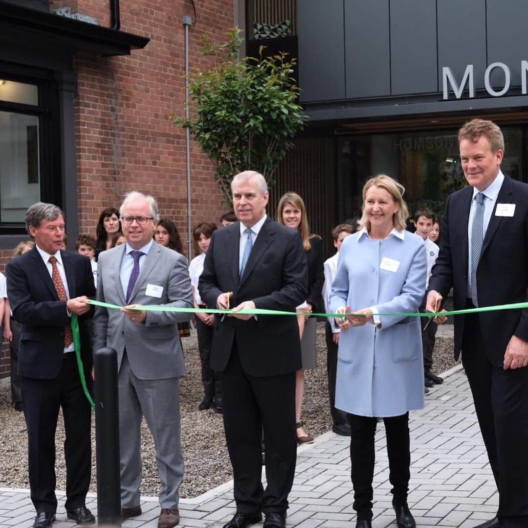 ロイヤル・ファミリーさんのインスタグラム写真 - (ロイヤル・ファミリーInstagram)「On the final day of @hrhthedukeofyork’s #RoyalVisitCanada, HRH officially opened @montcrestschool’s new building in Toronto. The new building includes an art room, science lab, music room and classrooms for all grades.  At @ryerson_u, The Duke met student entrepreuneurs using the university’s experiential learning lab to develop new products. Later, HRH met businesses based at the university’s start-up incubator, @ryerondmz. In the evening, The Duke hosted the first ever #pitchatpalace Canada 1.0, showcasing some of the best entrepreneurial talent from across the country. More on @hrhthedukeofyork! 🇨🇦」5月29日 17時58分 - theroyalfamily