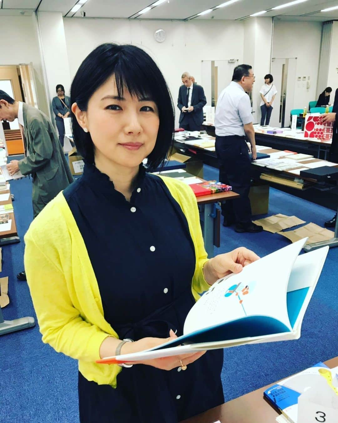 中江有里さんのインスタグラム写真 - (中江有里Instagram)「本年の造本装幀コンクール審査会、終了しました。今回もたくさんの本に出合いました。」5月29日 17時59分 - yurinbow1226