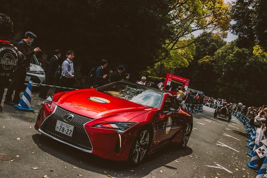 LEXUS / レクサスさんのインスタグラム写真 - (LEXUS / レクサスInstagram)「【クラシックカーの祭典を“体験”】 今年で11回目を迎えたクラシックカー・ラリー・イベントの「La Festa Primavera」が4月19日～22日に開催。今年は、LEXUS LC500が先導車を務め、コース全長およそ1,250kmの距離を4日間かけて走破しました。  プリマヴェーラとはイタリア語で“春”の意味で、秋に開催される姉妹イベントで「La Festa Mille Miglia」と共に、日本を代表するクラシックカー・ラリー・イベントとして広く認知されています。  #レクサス #モータースポーツ #ラフェスタ #ラフェスタプリマヴェラ #クラシックカー #Lexus #LexusLC #LC500 #Lexusjapan #Lexusjp #ExperienceAmazing #MOTORSPORT #lafesta #lafestaprimavera #classiccar #car #cars #drive #driving」5月29日 18時00分 - lexus_jp