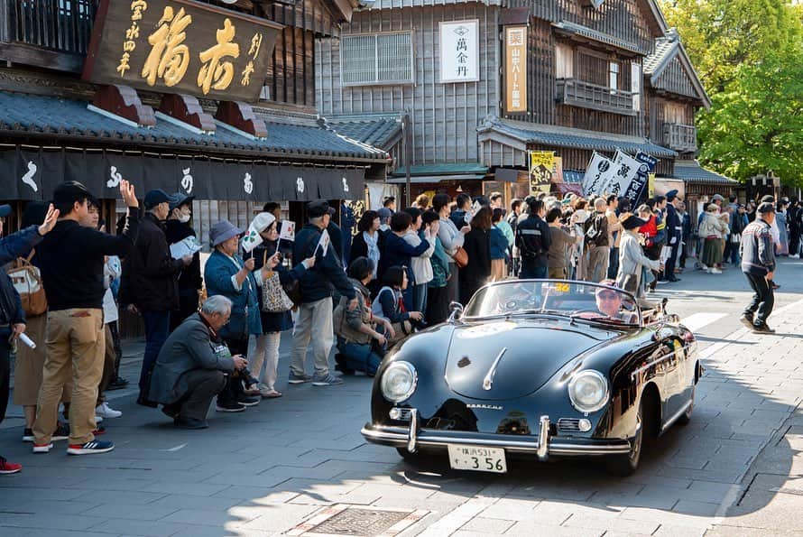 LEXUS / レクサスさんのインスタグラム写真 - (LEXUS / レクサスInstagram)「【クラシックカーの祭典を“体験”】 今年で11回目を迎えたクラシックカー・ラリー・イベントの「La Festa Primavera」が4月19日～22日に開催。今年は、LEXUS LC500が先導車を務め、コース全長およそ1,250kmの距離を4日間かけて走破しました。  プリマヴェーラとはイタリア語で“春”の意味で、秋に開催される姉妹イベントで「La Festa Mille Miglia」と共に、日本を代表するクラシックカー・ラリー・イベントとして広く認知されています。  #レクサス #モータースポーツ #ラフェスタ #ラフェスタプリマヴェラ #クラシックカー #Lexus #LexusLC #LC500 #Lexusjapan #Lexusjp #ExperienceAmazing #MOTORSPORT #lafesta #lafestaprimavera #classiccar #car #cars #drive #driving」5月29日 18時00分 - lexus_jp