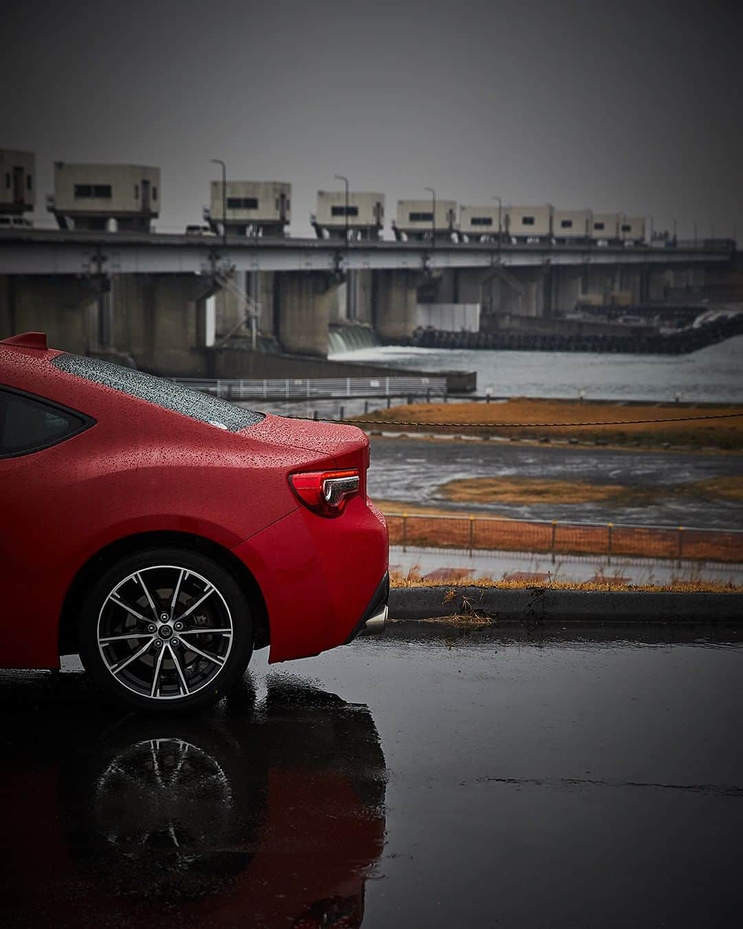 TOYOTAさんのインスタグラム写真 - (TOYOTAInstagram)「GRAND TOURING - Saitama - . ※特別な許可を得て撮影しています。 フォロワーの中から #トヨタグラム をつけて投稿されたトヨタ車をストーリーズでシェアしています📷✨ みなさんの写真をお待ちしております！ . . . #トヨタ #toyota #トヨタグラム #86 #ハチロク #埼玉 #saitama #利根大堰 #雨 #車のある風景 #ドライブ #🚗」5月29日 18時01分 - toyota_jp