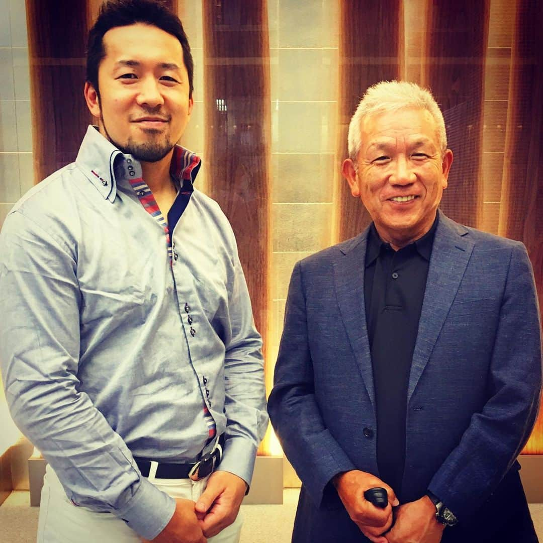 上原誠さんのインスタグラム写真 - (上原誠Instagram)「アップル、ベネッセ、マクドナルドCEOの原田泳幸さん  目から鱗のお話しばかりでした。 内容は無論秘密です😎  これでまた弊社も成長できると思います。 新しいジムのアドバイスまで有難うございました！  #原田泳幸 さん #マクドナルド #ベネッセ #アップル #上原誠」5月29日 18時03分 - m.uehara