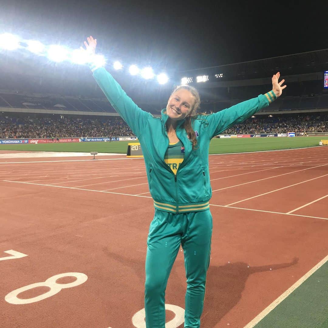 ライリー・デイのインスタグラム：「Off to the land of @celeste.mucci ‘s!! so grateful to be able to represent my country again at World Uni’s 💫」