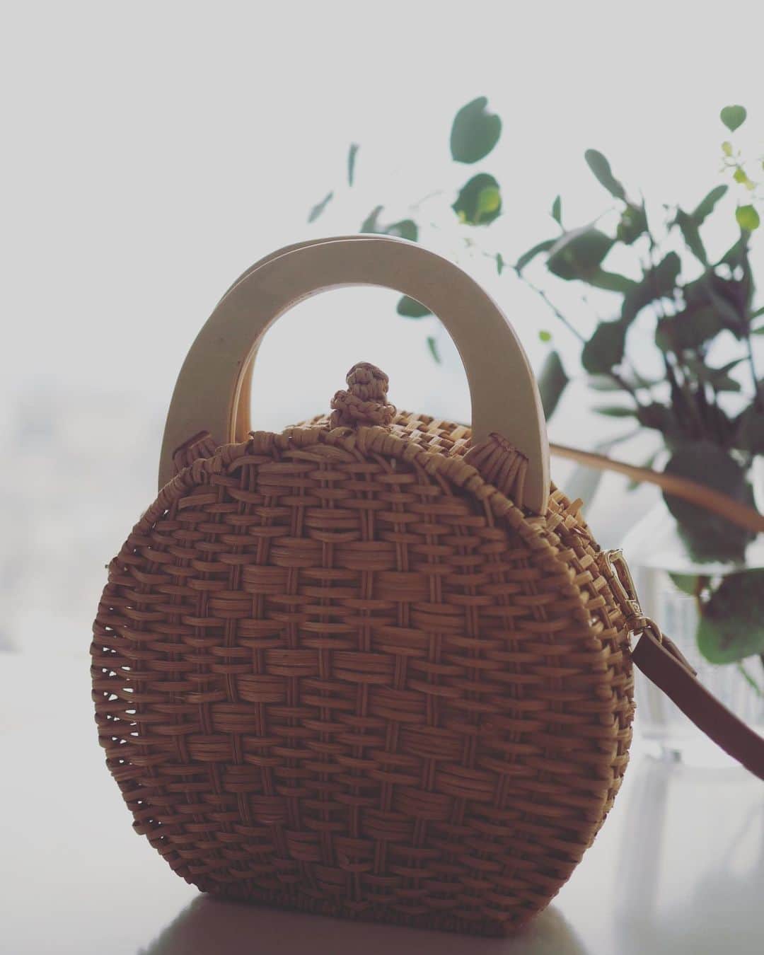田中亜希子さんのインスタグラム写真 - (田中亜希子Instagram)「値段も素材も軽めのバッグが気分です♪  #zara で見つけました♡  #プチプラ#bag#バッグ#夏バッグ#カゴバッグ」5月29日 18時11分 - akiico