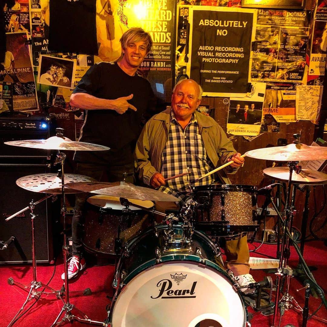 シェーン・ガラースさんのインスタグラム写真 - (シェーン・ガラースInstagram)「Uncle Jerry sitting in tonight! 👌  @pearl_drums @pearl.drums.jp @zildjiancompany @vicfirth @remopercussion @canopusdrums @jhaudio @drumlads #pearl #zildjian #vicfirth #remo #canopusdrums #drums #drummer #drummers #drumming #drumstagram #crumbweststudios #drumlads #drumsharing  #thebakedpotato @bakedpotatojazzclub bakedpotato」5月29日 18時14分 - shanegaalaasofficial