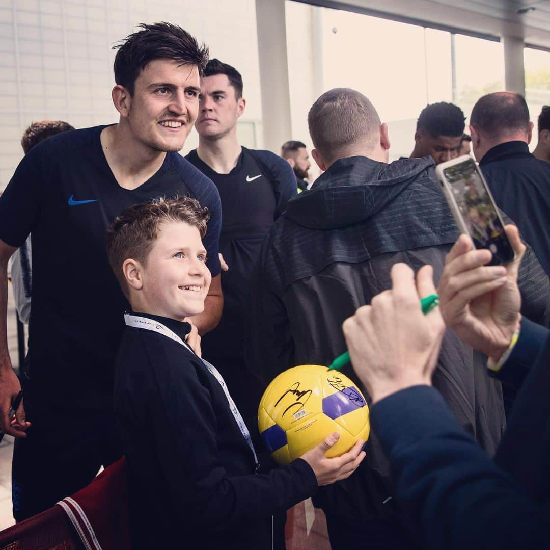 サッカー イングランド代表チームさんのインスタグラム写真 - (サッカー イングランド代表チームInstagram)「✍️😀」5月29日 18時14分 - england