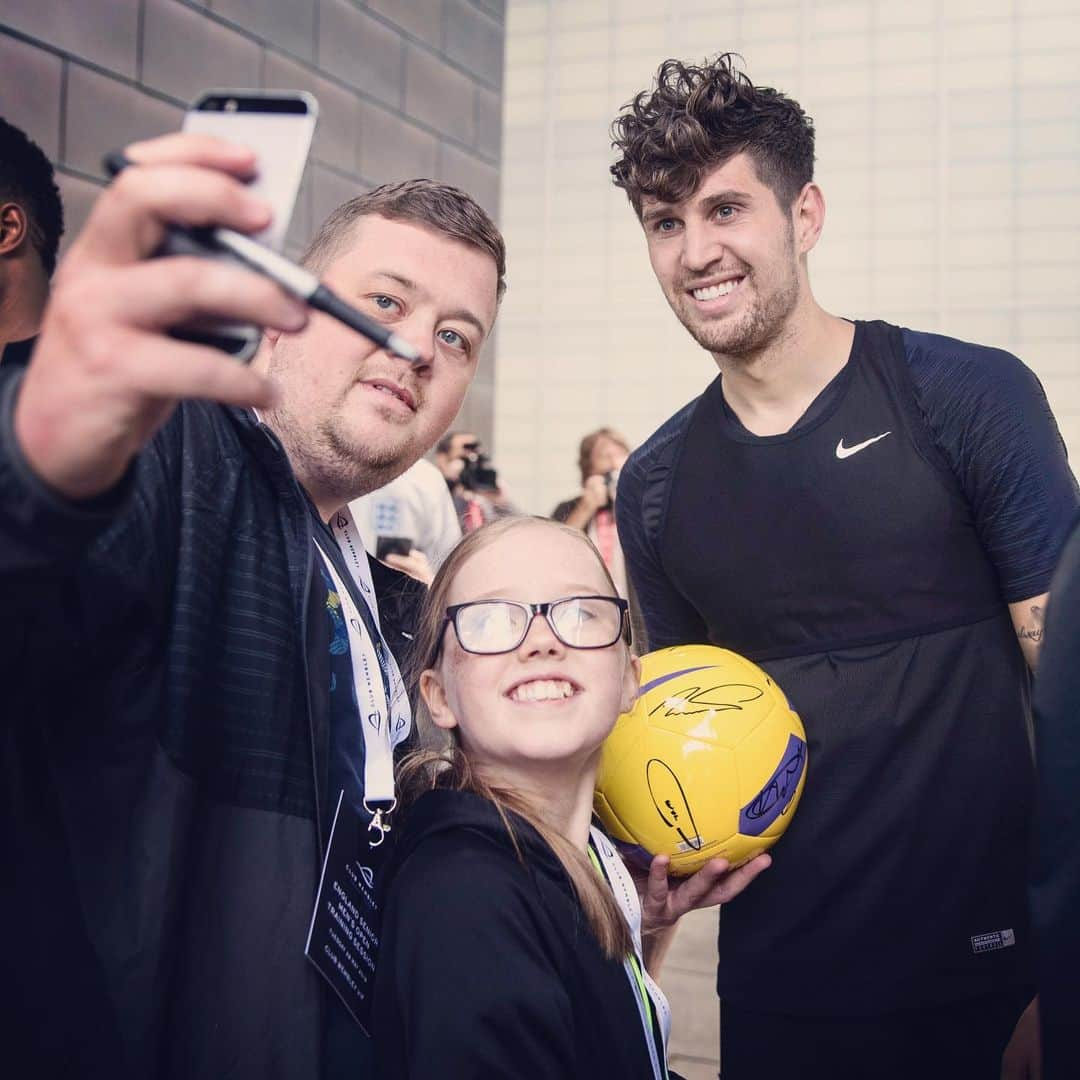 サッカー イングランド代表チームさんのインスタグラム写真 - (サッカー イングランド代表チームInstagram)「✍️😀」5月29日 18時14分 - england