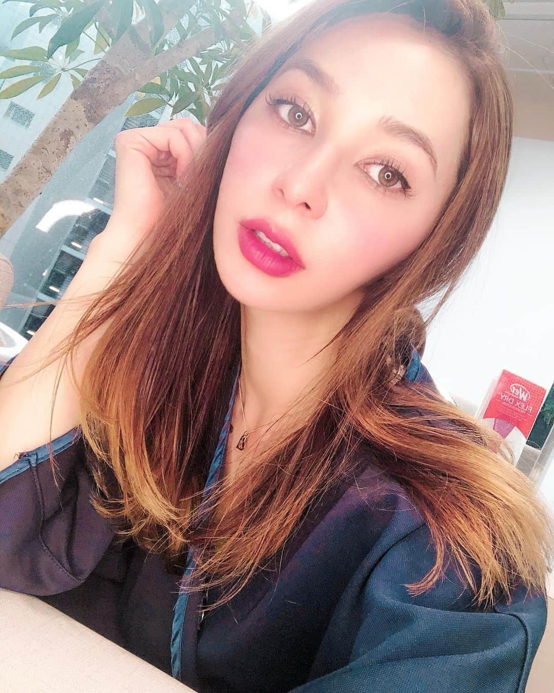 Gabrielaさんのインスタグラム写真 - (GabrielaInstagram)「Thank you for always taking care of my hair💕 @staircase_ginza . 今日は @ でヘアメンテ！ 基本のカラーは グラデーション+顔わまりのみハイライト💕 いつもありがとうございます😊🎶 @staircase_nakamura  @hiroaki_tokieda . . . #haircare #ginza #staircaseginza #gradiantcolor #cabelos #degrade #ヘアケア #ヘアカラー #グラデーション #ステアケース #ビューティ インスタグラマー」5月29日 18時31分 - rkgabriela