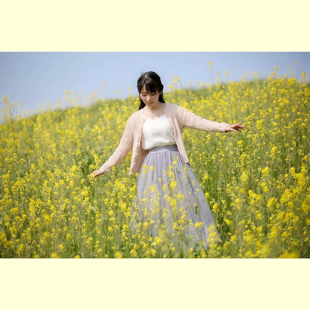 紀伊さつきのインスタグラム：「朝からたくさんメッセージありがとうございます！ またひとつレベルアップしましたー☺️🙌 新しい年も、毎日楽しく元気に過ごします！ よろしくお願いします✨ ・ プチ目標：なにもないところで転ばない ・ #誕生日 #ありがとう  #旧レベルの懐かしの写真とともに #運動神経悪い芸人 #衝撃の足首を添えて」