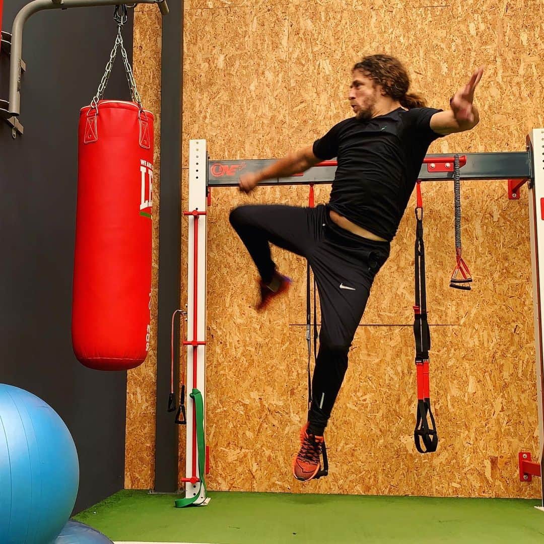カルレス・プジョルのインスタグラム：「Work out done ✅ 💪」