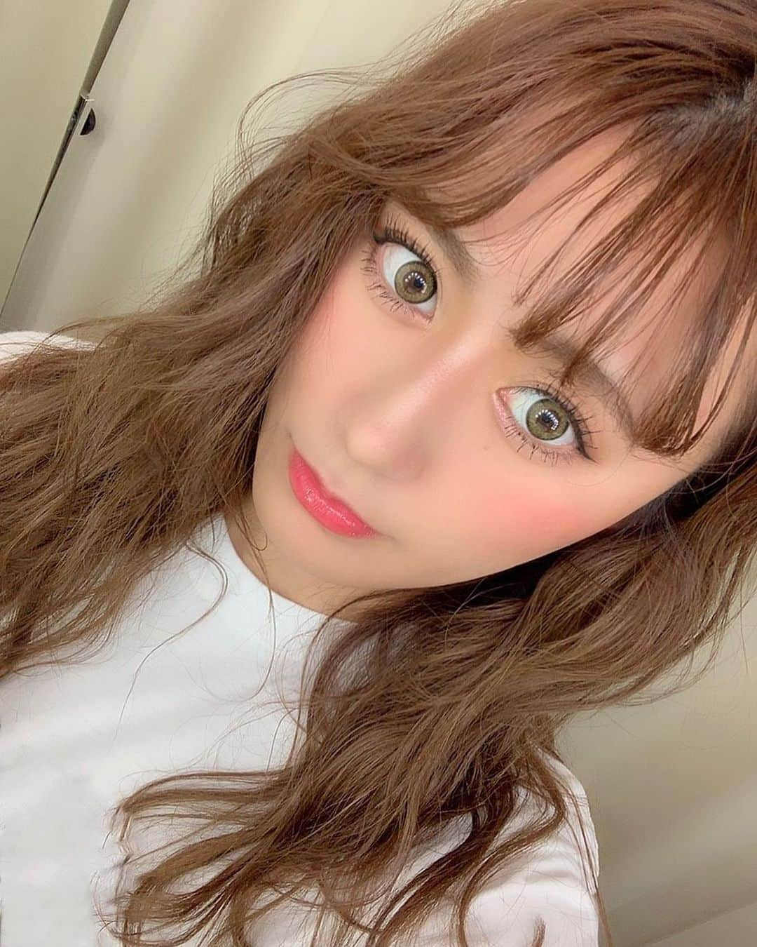 照井和希さんのインスタグラム写真 - (照井和希Instagram)「ヘアメイクさんが作ってくれた 前髪が 可愛かった🥺 ． みんなでワイワイ現場が楽しい🌺😹 ． ． ． #無理やり加工 #無視してね #vivi #vivigirl #撮影 #make #カラコン #カラコンレポ #ミッシュブルーミン #selfie #メイク #アイメイク #vivigirl #シアーカーキ #アイメイク #make #makeup #japan #makeupforever #오오티디 #데일리룩 #패션 #옷스타그램 #패션스타그램 #뷰티스타그램 #네일스타그램 #머리스타그램 #셀카 #셀카스타그램 #셀피그램 #셀스타그램 #粉我」5月29日 18時37分 - kazu24ki