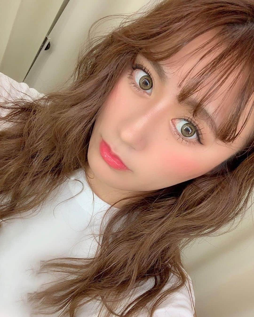 照井和希さんのインスタグラム写真 - (照井和希Instagram)「ヘアメイクさんが作ってくれた 前髪が 可愛かった🥺 ． みんなでワイワイ現場が楽しい🌺😹 ． ． ． #無理やり加工 #無視してね #vivi #vivigirl #撮影 #make #カラコン #カラコンレポ #ミッシュブルーミン #selfie #メイク #アイメイク #vivigirl #シアーカーキ #アイメイク #make #makeup #japan #makeupforever #오오티디 #데일리룩 #패션 #옷스타그램 #패션스타그램 #뷰티스타그램 #네일스타그램 #머리스타그램 #셀카 #셀카스타그램 #셀피그램 #셀스타그램 #粉我」5月29日 18時37分 - kazu24ki