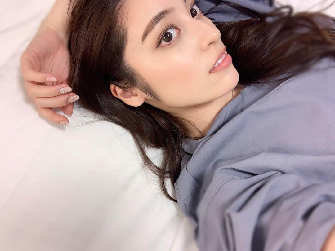 鍋谷真子のインスタグラム：「最近暑くて体力やられる。💧 今日も1日お疲れ様でした🙏🏻ふぅ」