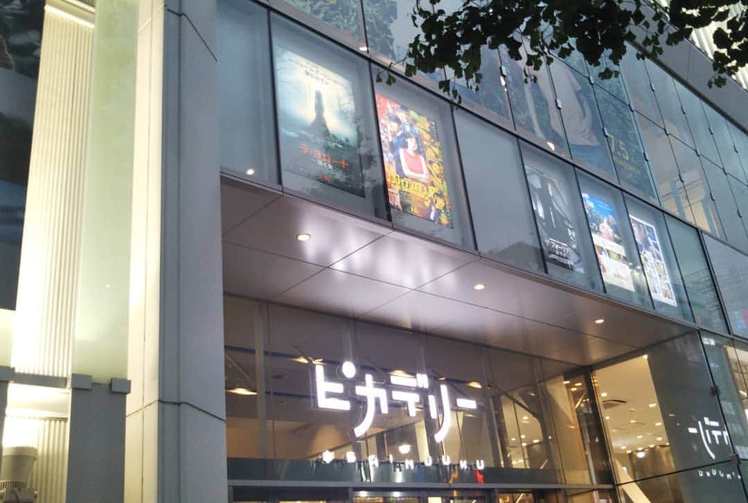 伊藤修子さんのインスタグラム写真 - (伊藤修子Instagram)「昼にカレー食べ、先日じっくり香港写真の展示みれなかったのでまたヒルトンに行き、ザ・フォーリナーやっと観ました。一切ボケなしジャッキーもなかなか良いんでないの! #英倫對決」5月29日 18時43分 - itoshuko