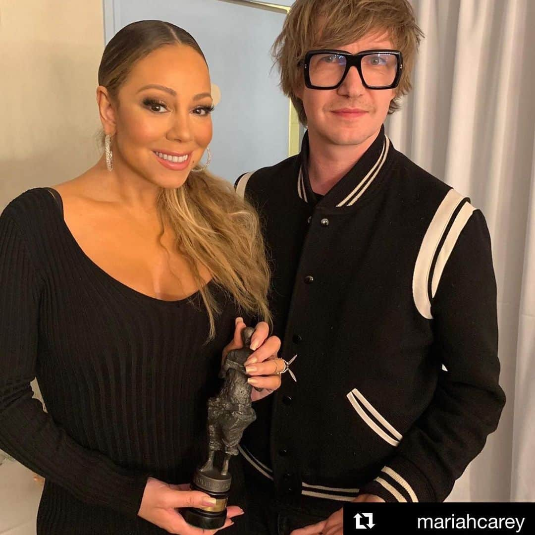 PRS for Musicさんのインスタグラム写真 - (PRS for MusicInstagram)「We’re honoured to have bestowed  @mariahcarey with the PRS for Music Special International Award at last weeks Ivors. ・・・ Grateful to receive this incredible honor by the @ivorsacademy and @prsformusic for recognizing my songwriting. Thank you so much @mrfredball for accepting the award on my behalf and presenting it to me last night. This is so very special to me. . . “It's a beautiful thing to be appreciated for the songs I've been creating my whole career. I rarely get acknowledged for my songwriting which is the core of who I am, so I thank you so much for this incredible, incredible honor.” #MariahCarey #TheIvors #ivornovelloawards #songwriting」5月29日 18時49分 - prsformusic