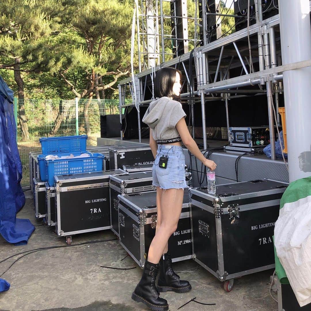 キム・ボヒョンのインスタグラム：「#용인대 친구들 덕분에 오늘 너무너무 즐거웠어요 😊 학교생활이나 시험기간에 받았던 스트레스 오늘 다 해소하길 바래잉 ❤️❤️❤️ photo by @baristero  오늘 여학생들한테 인기 엄청 많더라 건아 🤔👍」