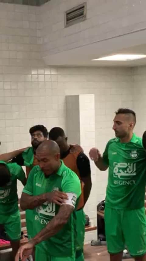 ナイジェル・デ・ヨングのインスタグラム：「✊🏽💚」