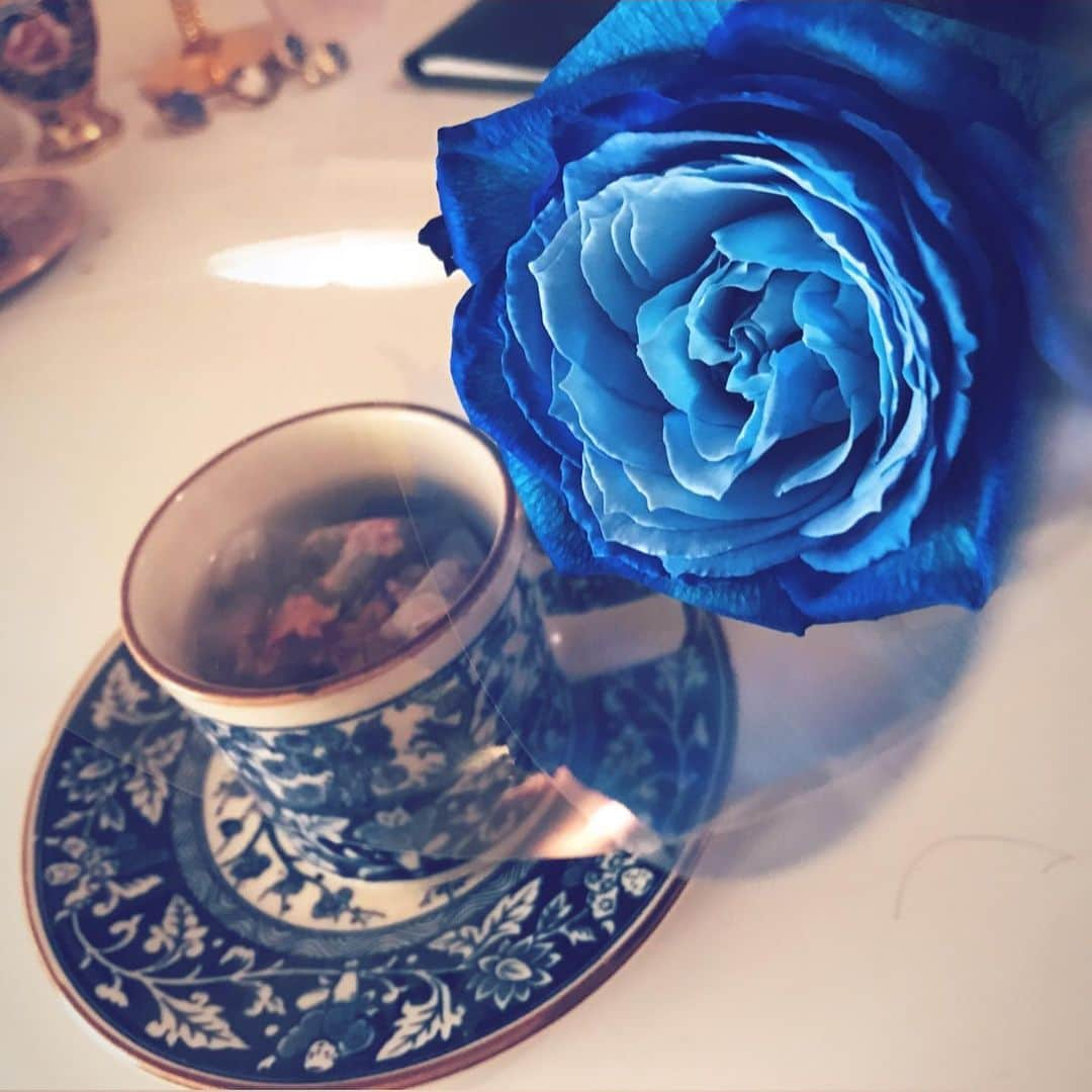 濱田茉奈さんのインスタグラム写真 - (濱田茉奈Instagram)「Relax in my room💙💙 The atmosphere I love🥀」5月29日 18時59分 - manahamada0222