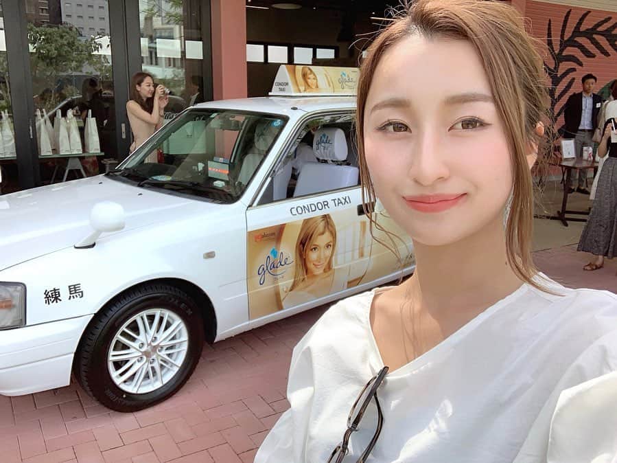 のインスタグラム：「- - 10台限定で都内を走るローラのタクシーかわいい💓 グレードの新商品お披露目会へ行ってきたよ👩🏼‍🔬 コンパクトな形で壁に設置できるタイプと、 センサーでスプレーされるタイプの2つ🌼 ミストが細かいから床が濡れることもないんだって！ どっちもかなり便利☺️ 今日から玄関に置こうっと💓 限定タクシーは5/29から期間限定で走行するから 探してみてね🚕！ - #グレード #pr #ローラ #ゴルフ女子 #ゴルフ男子 #ゴルフコーデ #スポーツ女子  #ゴルフウェア #スポーツ #golf #골프 #골프스타그램 #골프장 #라운드 #골프스윙 #トレーニング #トレーニング女子 #筋トレ #筋トレ女子」