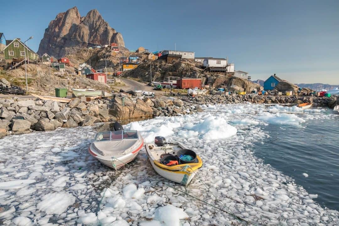National Geographic Travelさんのインスタグラム写真 - (National Geographic TravelInstagram)「Photo by @acacia.johnson | Remnants from a calved iceberg crowd the shore of Uummannaq, one of the most picturesque towns in West Greenland. The town's name refers to the heart-like shape of the rock island which the town is built on. Visitors can learn about Greenlandic culture, hike around the mountain, and enjoy spectacular views of surrounding icebergs. Follow me at @acacia.johnson for more adventures from the Arctic and beyond. #uummannaq #greenland #westgreenland #arctic」5月29日 19時09分 - natgeotravel
