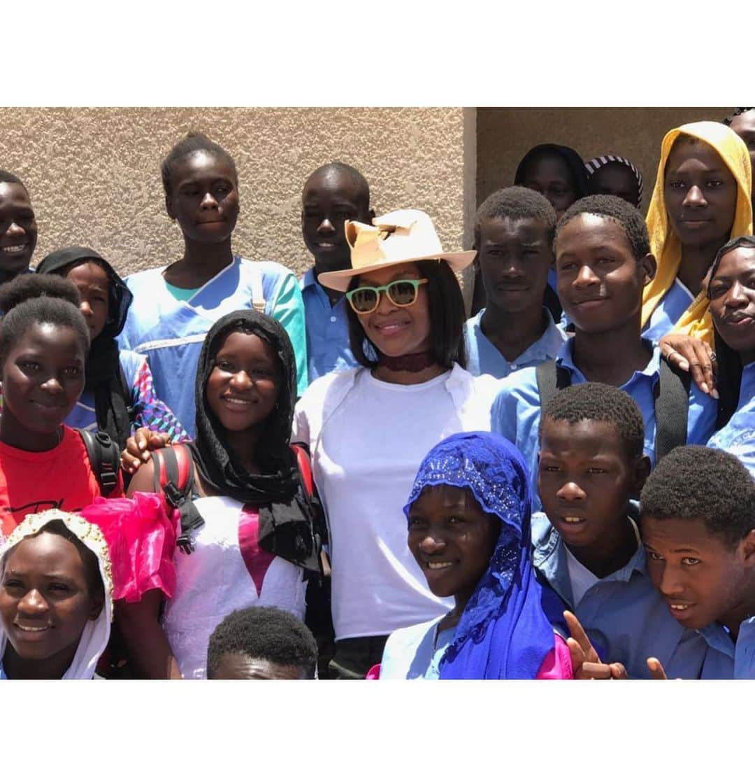 ナオミ・キャンベルさんのインスタグラム写真 - (ナオミ・キャンベルInstagram)「Blessed to be with these Young Leaders,  Jean Claude Mimran Secondary School 🇸🇳♥️ #NAOMIAFRICA」5月29日 19時12分 - naomi