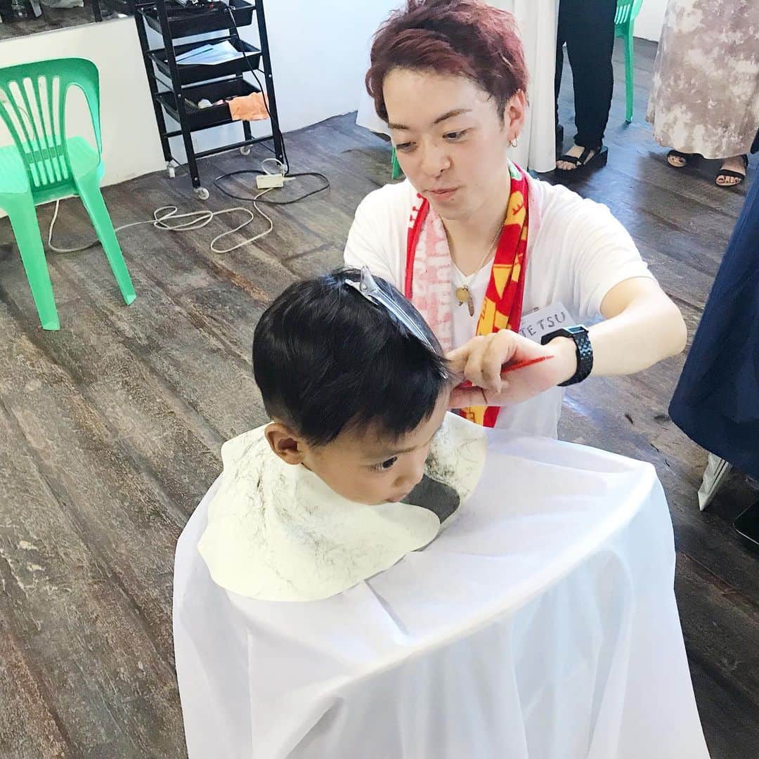 美容留学のアジアビューティカレッジのインスタグラム：「✂︎﻿﻿ フリーヘアカット3日目が あっという間に終わろうとしています。 皆さん暑い中 本当にお疲れ様です😭 . . 英語と美容が学べるセブ留学 海外で美容師で活躍しよう‼️ ﻿ @abc_cebu﻿﻿ ﻿ #美容師 ﻿ #スタイリスト﻿ #ヘアスタイリスト﻿ #美容室﻿ #美容院 ﻿ #ヘアサロン﻿ #美容留学﻿ #語学留学﻿ #海外留学 ﻿ #スタイリング ﻿ #カラーリスト ﻿ #日系サロン﻿ #カラー ﻿ #イルミナカラー﻿ #海外生活﻿﻿ #美容学生 ﻿ #セブ島﻿ #英会話 ﻿ #スタイリストデビュー ﻿ #美容師転職 ﻿ #美容師募集﻿ #外国人風カラー ﻿ #美容師の卵﻿ #ショートヘア﻿ #ウルフカット  #ヘアアレンジ ﻿ #海外で美容師したい﻿ #美容師さんと繋がりたい #美容師アシスタント #海外美容師」