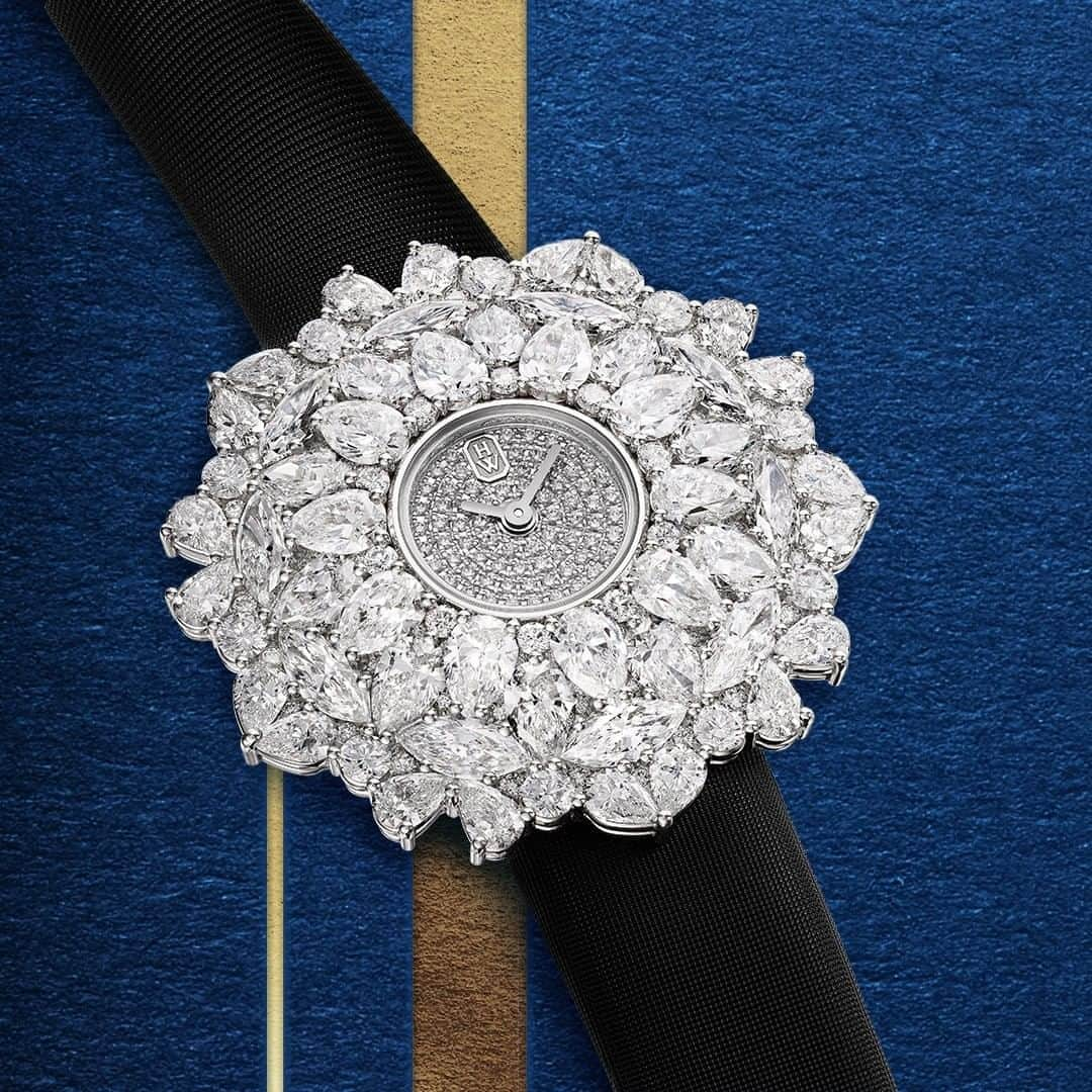 ハリー・ウィンストンさんのインスタグラム写真 - (ハリー・ウィンストンInstagram)「The new Winston Kaleidoscope #timepiece is a true piece of art with its mesmerizing arrangement of dazzling brilliant, pear and marquise-cut #diamonds. Discover details by clicking the link in bio. #HarryWinston」5月29日 19時30分 - harrywinston