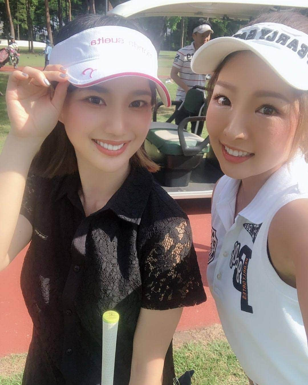 保坂玲奈さんのインスタグラム写真 - (保坂玲奈Instagram)「⛳ . 先日はゴルディーズのコンペへ初参加✨ インスタでよく見てる ゴルフ女子たちに逢えて嬉しかった💛 . ゴルフウェアは @riendasuelta_golf . 朝から着てきて 私服？って聞かれるくらい 可愛くて本当にデートとか行けそうな ワンピース🥰 . 華奢な子も着られるサイズで 普段も使えるくらい可愛くてオシャレ✨ . . . #ゴルフウェア #ゴルフ女子 #riendagolf #リエンダゴルフ #rienda #ゴルディーズ #ゴルフウェア #ゴルフコーデ #フレンドシップカントリークラブ #goldies」5月29日 19時40分 - __renao_0707