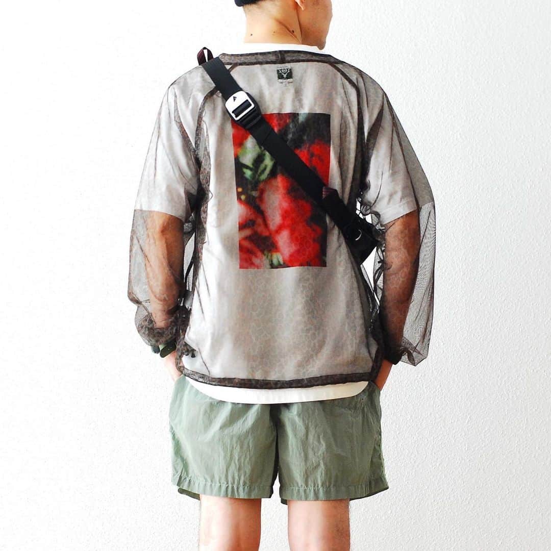 wonder_mountain_irieさんのインスタグラム写真 - (wonder_mountain_irieInstagram)「_ South2 West8 / サウスツー ウェストエイト "Bush Shirt - Mesh Print-" ￥28,080- _ 〈online store / @digital_mountain〉 http://www.digital-mountain.net/shopdetail/000000009390/ _ 【オンラインストア#DigitalMountain へのご注文】 *24時間受付 *15時までのご注文で即日発送 *1万円以上ご購入で送料無料 tel：084-973-8204 _ We can send your order overseas. Accepted payment method is by PayPal or credit card only. (AMEX is not accepted)  Ordering procedure details can be found here. >>http://www.digital-mountain.net/html/page56.html _ 本店：#WonderMountain  blog>> http://wm.digital-mountain.info/blog/20190529-1/ _ #NEPENTHES #South2West8 #ネペンテス #サウスツーウェストエイト styling. tee→ #VAINLARCHIVE　￥14,040- shorts→ #STONEISLAND　￥23,760- bag→ #KLATTERMUSEN　￥18,360- _ 〒720-0044 広島県福山市笠岡町4-18 JR 「#福山駅」より徒歩10分 (12:00 - 19:00 水曜定休) #ワンダーマウンテン #japan #hiroshima #福山 #福山市 #尾道 #倉敷 #鞆の浦 近く _ 系列店：@hacbywondermountain _」5月29日 19時40分 - wonder_mountain_