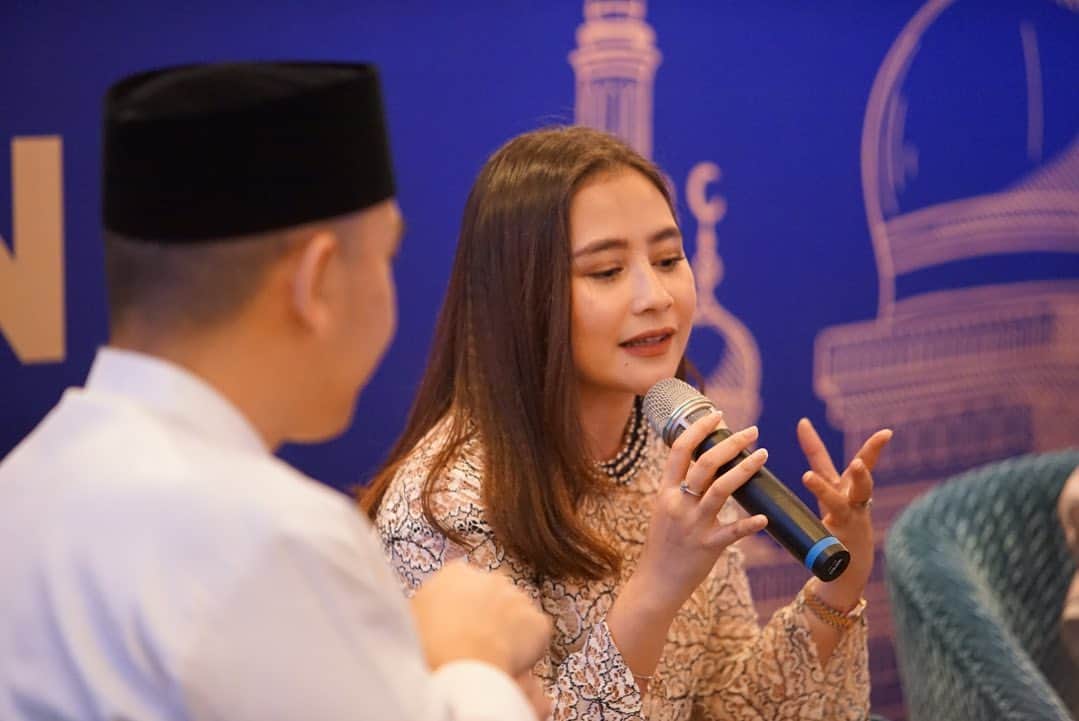 Prilly Latuconsinaさんのインスタグラム写真 - (Prilly LatuconsinaInstagram)「Hipmi Jaya Ramadhan Gathering. To speak my voice as a young entrepreneur in front of thousand eyes who are inspiring and have more experience, such an honor! 🙏🏻」5月29日 19時34分 - prillylatuconsina96
