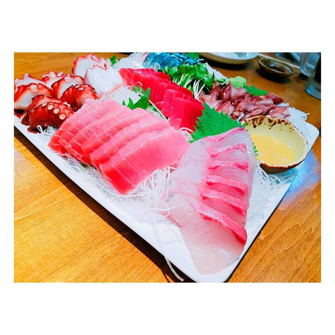 梁愛美のインスタグラム：「熊本遠征@思ひ出…🐻⚽💕 ❥︎ ❥︎ #遠征 #熊本 #阿蘇 #熊本名物 #熊本グルメ #あか牛 #ハモ鍋 #スポーツ居酒屋バリ #インスタグルメアワード2019 #パワースポット #芸能人女子フットサル #フットサル女子 #梁愛美  #kumamotojapan #kumamoto #aso #expedition #futsal #soccer #OMIASHIchula #teammate #akaushi #hamo #powerspot #instagramjapan #instagrampic #instagood #foodstagrams #foodstagrams」