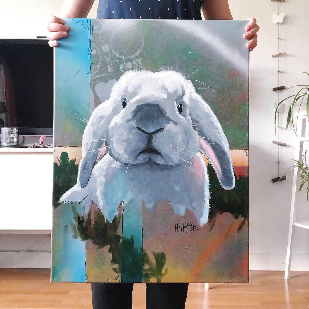 Exempel the bunnyのインスタグラム：「After dealing with some shipping problems we thought this beautiful art was gone forever. But thankfully it safely arrived back at @aaronhatefiart place after weeks of us thinking it was gone. I’m so so thankful he sent it to me once again, because this is so beautifully made and I can’t even with how much it looks like Exempel. I literally cried while I was opening the package and I so lost it when I finally saw the painting. I’ve been waiting so long, due to not receiving any message at all that I could pick it up.  I can’t thank Aaron enough. He’s literally the nicest person and look how amazingly talented he is! This is so well made and detailed.  Once again, thank you Aaron for sending me this not once, but twice just so I could have this beautiful artwork of my beloved Exempel. Not everyone would’ve done that. ❤️ Please everyone go and take a look at @aaronhatefiart, you won’t regret it.」