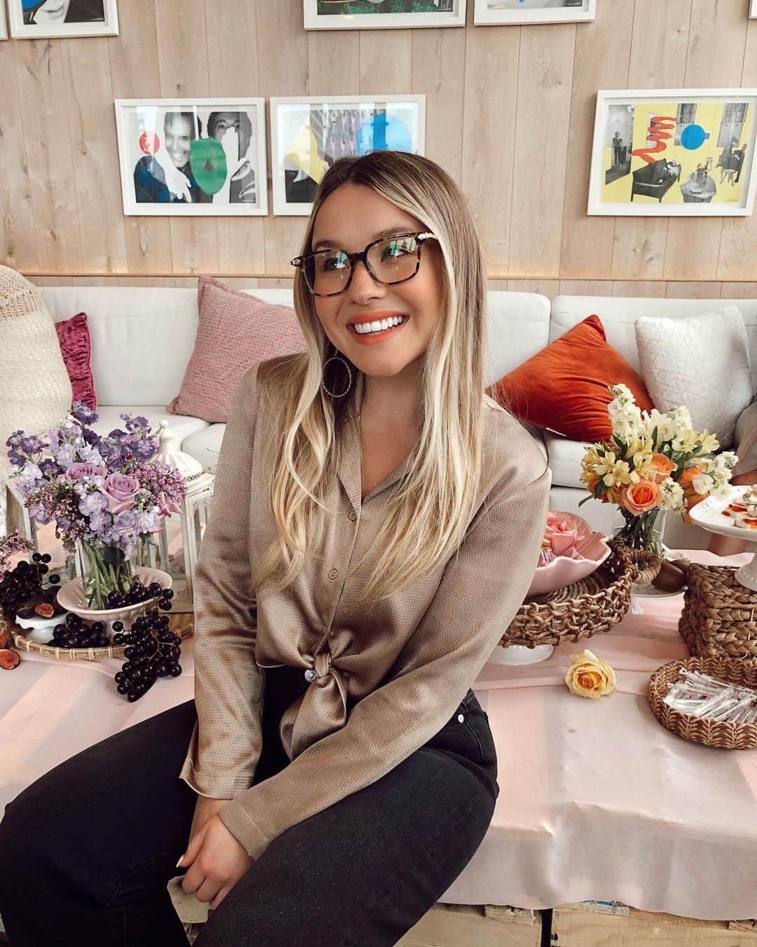 トーリ・ウェブスターのインスタグラム：「fun fact: I faked my eye exam in middle school cuz the guy I liked said he was into girls with glasses 🤓 #fail #weneverdated #stillgotit lol 🍋🍇🍉」
