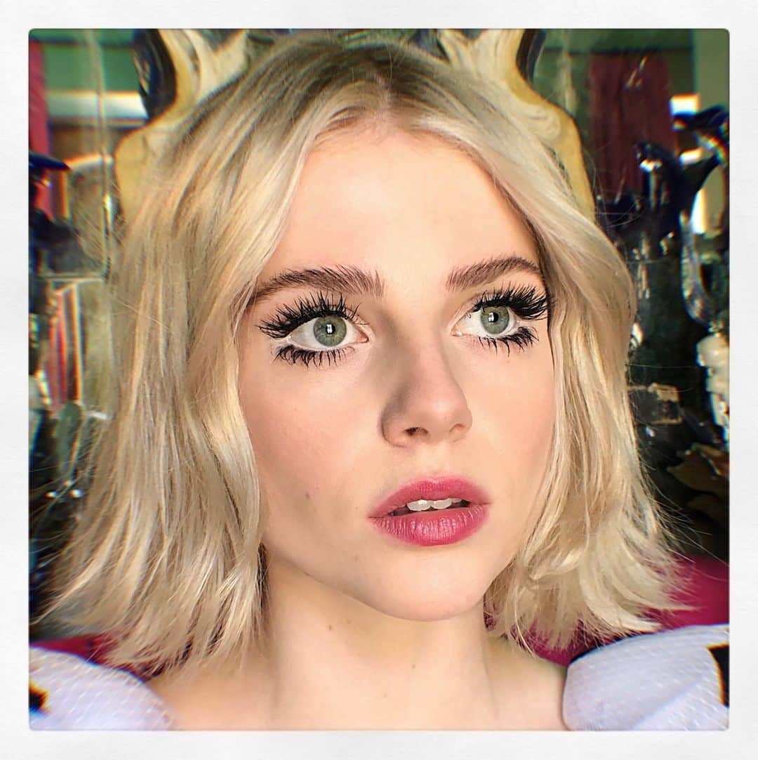 JO BAKERのインスタグラム：「L U C Y • B O Y N T O N 🇬🇧 Punk’d #aliceinwonderland vibes... for #lucyboynton ...sneaky weasel #bts snaps from yesterday’s shoot!! #hair @kyleeheathhair  #makeup by me #jobakermakeupartist using x3 different types of individual lashes!! Along with Lucy’s own !!! #spike #flutter #feathery 60’s Lash!! Triple layered lashes!!! Fab #haircolor by @mwselley 🇬🇧👊🏻‼️」