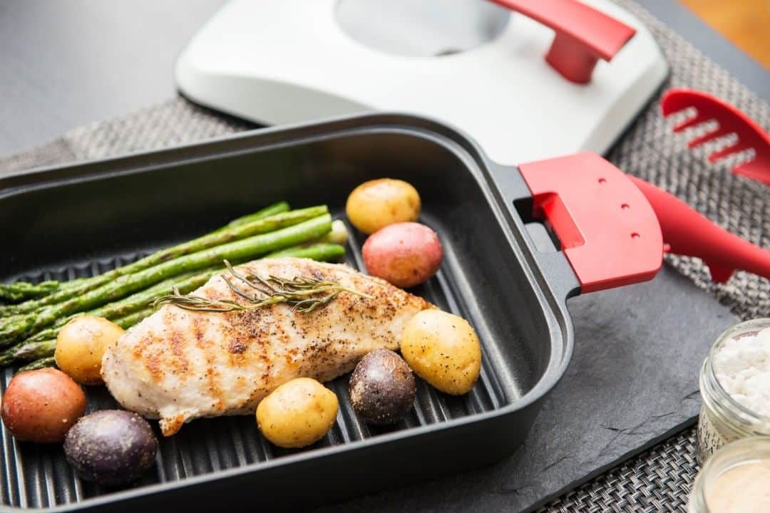 UchiCookのインスタグラム：「Perfectly Juicy Grilled Chicken Breasts are easier to achieve than you might think... With the Steam + Grill, you can say goodbye to dry, tasteless chicken and hello to tender goodness!  www.uchicook.com/shop ♨ . . . #uchicook #steamgrill #stainlesssteel #kitchenware #cookware #homechef #healthyfastfood #homecooking #kitchenutensils #strainerspoon #cooking」